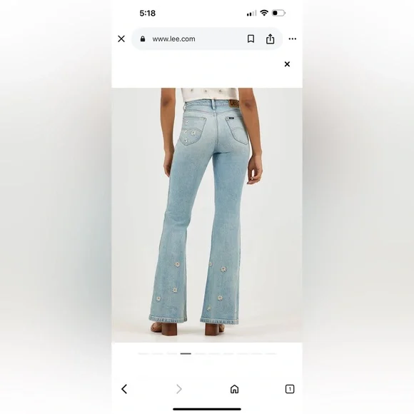 Lee women’s Floral Embroidered Blue Jeans. Size 34 - Picture 5 of 16